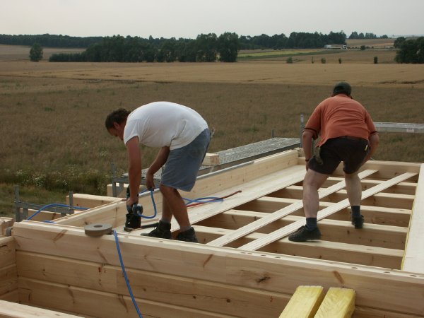 Die Geschossdecke bekommt Bretter