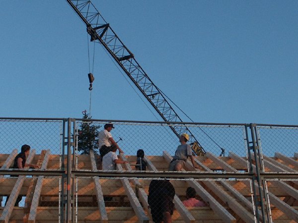 festschrauben durch die Bauherrin